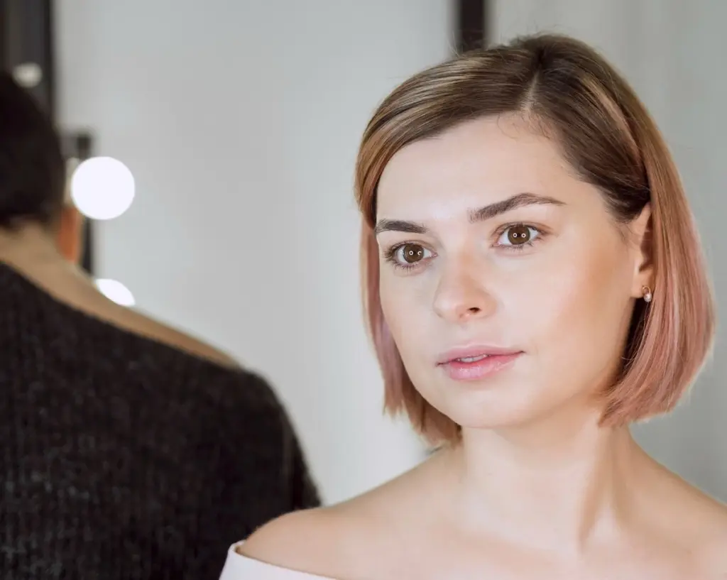 El corte de pelo "antiedad" que da volumen al cabello fino después de los 55 años